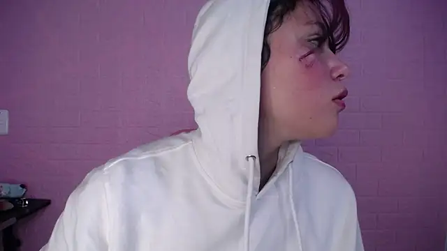 Dominic Queen online show from October 2025 02:01:01 PM