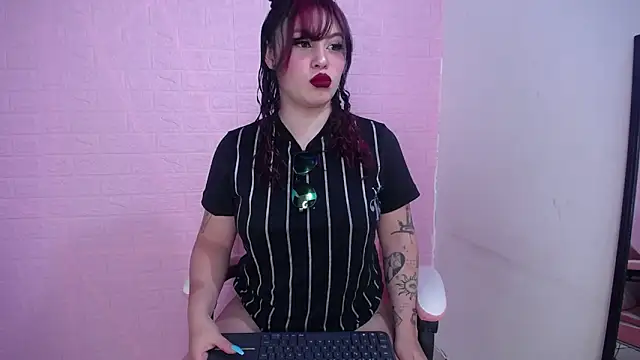 Dominic Queen online show from October 2025 01:30:01 PM