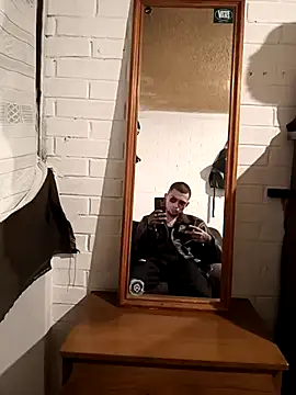 Snapshot of Suggarwhite18CM chatting on November 2025 03:39:02 AM Suggarwhite18CM online show from November 2025 03:39:02 AM