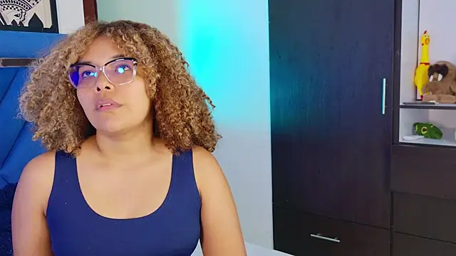 NiaColusi online show from February 2026 03:07:01 PM