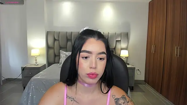 Snapshot of zoee_jackson chatting on June 2026 07:42:01 PM zoee jackson online show from June 2026 07:42:01 PM