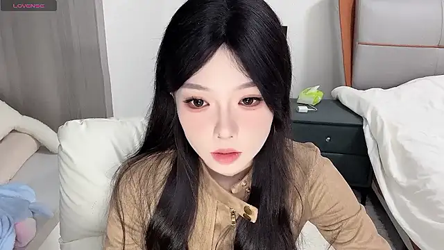 Snapshot of Q-ing chatting on December 2024 10:32:01 PM Q-ing online show from December 2024 10:32:01 PM