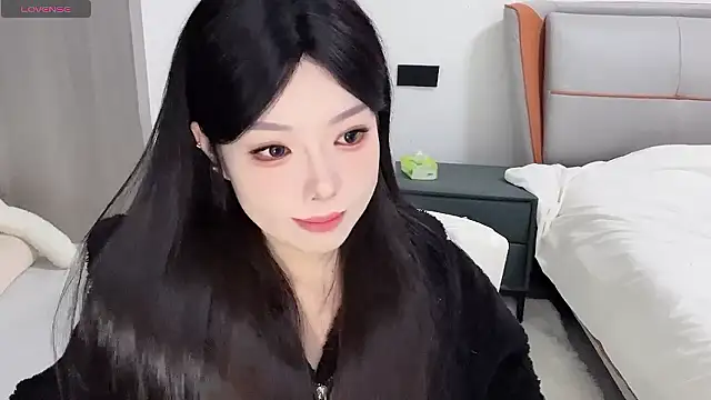 Snapshot of Q-ing chatting on December 2024 01:08:01 AM Q-ing online show from December 2024 01:08:01 AM