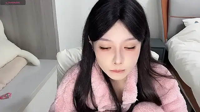 Snapshot of Q-ing chatting on December 2024 08:12:01 AM Q-ing online show from December 2024 08:12:01 AM