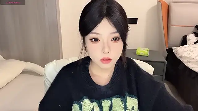 Snapshot of Q-ing chatting on December 2024 12:07:02 PM Q-ing online show from December 2024 12:07:02 PM