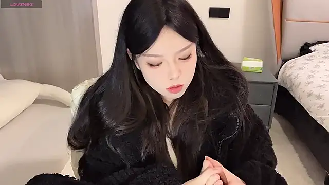 Snapshot of Q-ing chatting on December 2024 05:37:01 PM Q-ing online show from December 2024 05:37:01 PM