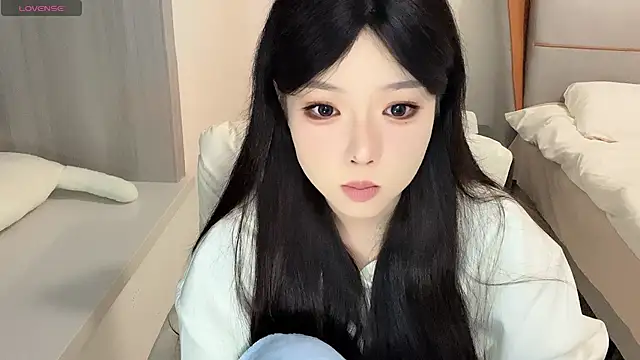 Snapshot of Q-ing chatting on December 2024 03:31:01 PM Q-ing online show from December 2024 03:31:01 PM