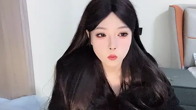 Snapshot of Q-ing chatting on January 2025 11:00:02 PM Q-ing online show from January 2025 11:00:02 PM