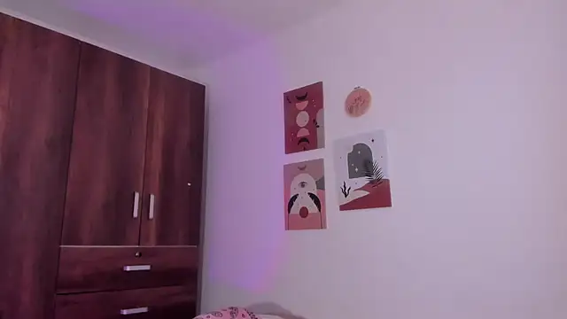 Luisa0110 online show from February 2025 06:12:01 PM