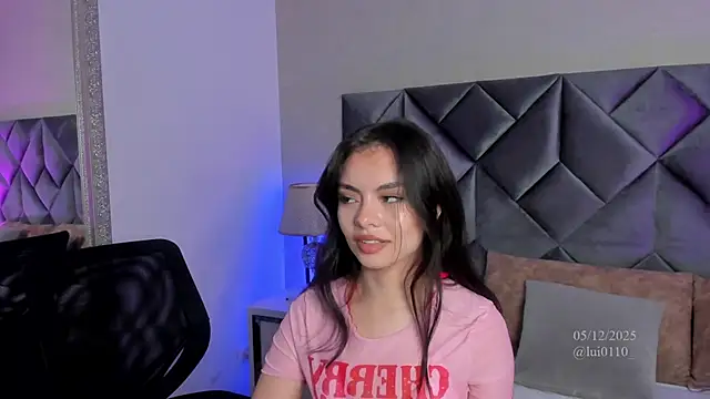 Luisa0110 online show from December 2025 07:32:01 PM