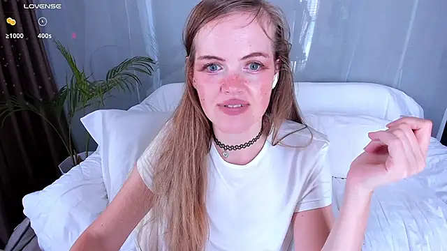 Snapshot of CutieEllie chatting on March 2026 05:22:01 AM CutieEllie online show from March 2026 05:22:01 AM