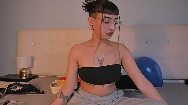 Snapshot of Cintya_Kros chatting on December 2024 08:22:02 PM Cintya Kros online show from December 2024 08:22:02 PM