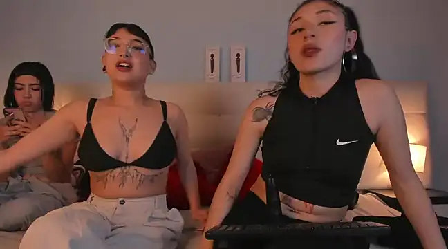 Snapshot of Cintya_Kros chatting on January 2025 02:41:01 AM Cintya Kros online show from January 2025 02:41:01 AM