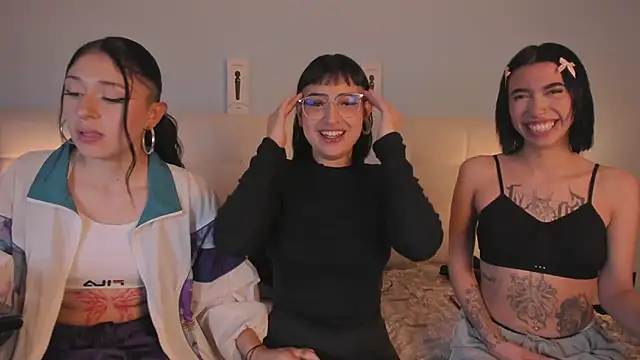 Snapshot of Cintya_Kros chatting on February 2025 04:56:02 AM Cintya Kros online show from February 2025 04:56:02 AM