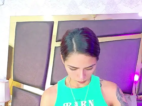 NicoleEsposito online show from September 2025 01:15:01 PM