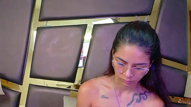 NicoleEsposito online show from November 2025 01:02:02 PM