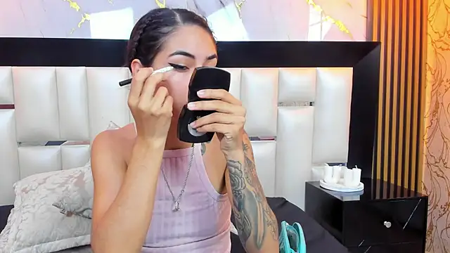 NicoleEsposito online show from January 2026 01:05:01 PM