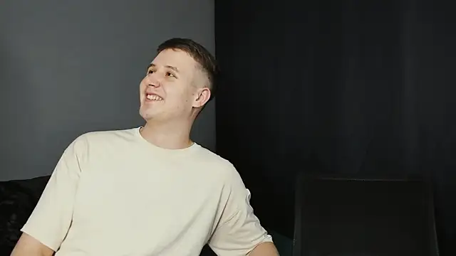 Snapshot of Pinku_kitsune chatting on March 2025 09:01:02 PM Pinku kitsune online show from March 2025 09:01:02 PM