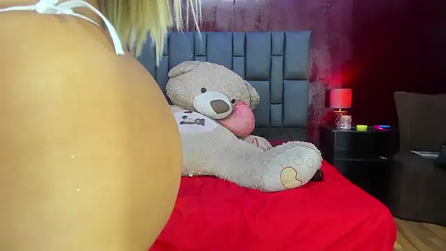 Snapshot of Dulcex69 chatting on February 2025 05:40:02 PM Dulcex69 online show from February 2025 05:40:02 PM