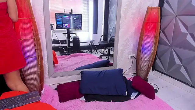 Snapshot of Dulcex69 chatting on March 2025 06:18:01 PM Dulcex69 online show from March 2025 06:18:01 PM