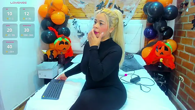 Snapshot of Dulcex69 chatting on October 2025 11:44:01 AM Dulcex69 online show from October 2025 11:44:01 AM