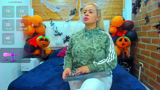 Snapshot of Dulcex69 chatting on October 2025 10:00:02 AM Dulcex69 online show from October 2025 10:00:02 AM