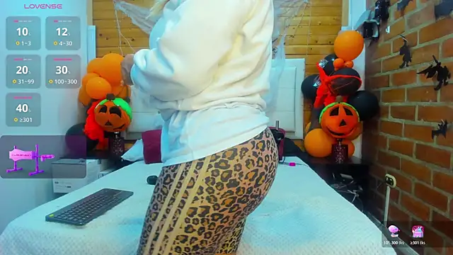 Snapshot of Dulcex69 chatting on October 2025 10:17:02 AM Dulcex69 online show from October 2025 10:17:02 AM