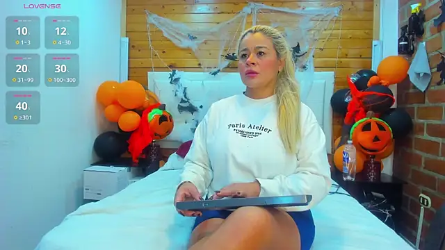 Snapshot of Dulcex69 chatting on October 2025 09:21:02 AM Dulcex69 online show from October 2025 09:21:02 AM