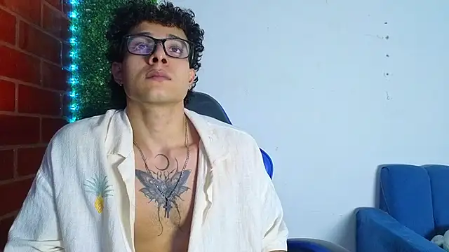 Demitryo online show from April 2026 12:43:02 AM