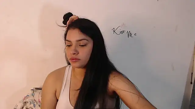 lolaa staars online show from March 2025 09:41:01 AM