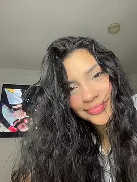 lolaa staars online show from October 2025 04:33:01 AM