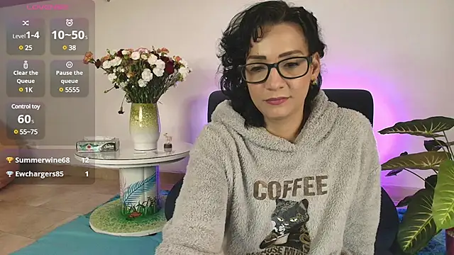 Elliee  online show from February 2025 03:27:01 PM