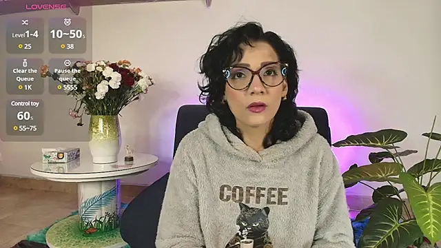 Elliee  online show from February 2025 12:43:02 PM