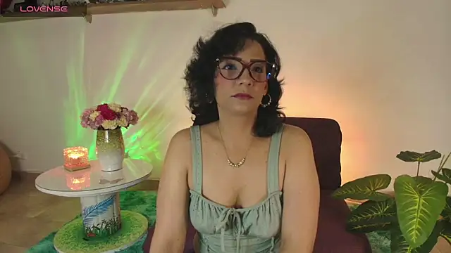 Elliee  online show from February 2025 12:09:02 PM