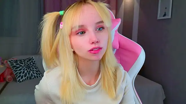 b4by LoL1 online show from March 2026 02:13:01 PM