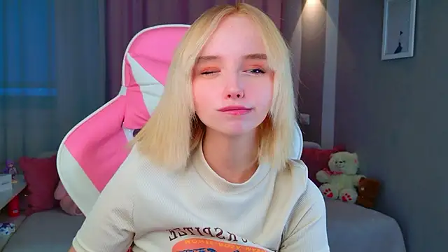 b4by LoL1 online show from March 2026 01:39:02 PM