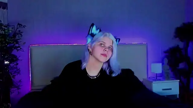 Snapshot of JoannLowe chatting on January 2025 08:04:01 PM JoannLowe online show from January 2025 08:04:01 PM