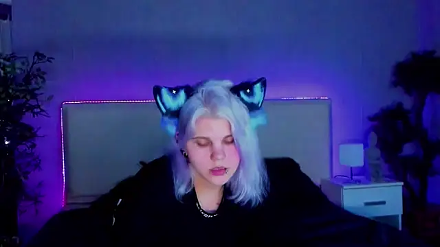 Snapshot of JoannLowe chatting on January 2025 11:07:01 PM JoannLowe online show from January 2025 11:07:01 PM