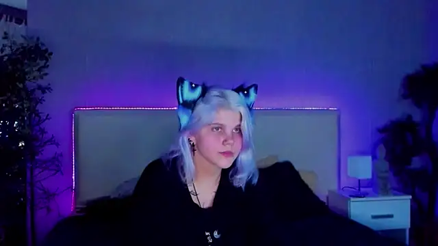 Snapshot of JoannLowe chatting on January 2025 09:17:02 PM JoannLowe online show from January 2025 09:17:02 PM