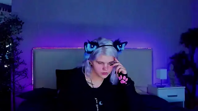 Snapshot of JoannLowe chatting on February 2025 12:18:01 AM JoannLowe online show from February 2025 12:18:01 AM