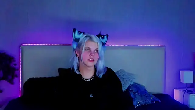 Snapshot of JoannLowe chatting on February 2025 11:33:02 PM JoannLowe online show from February 2025 11:33:02 PM