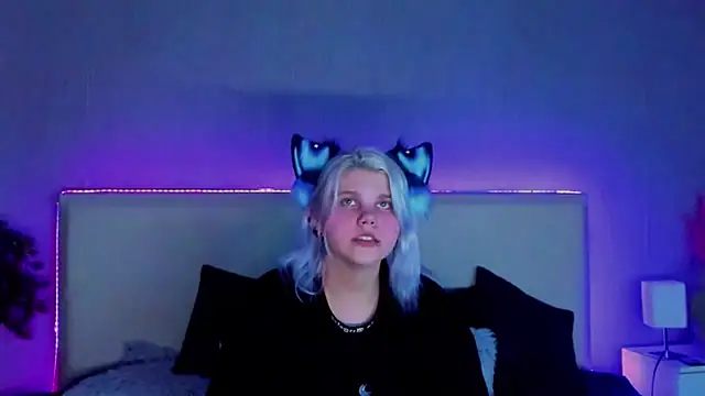 Snapshot of JoannLowe chatting on February 2025 08:59:01 PM JoannLowe online show from February 2025 08:59:01 PM