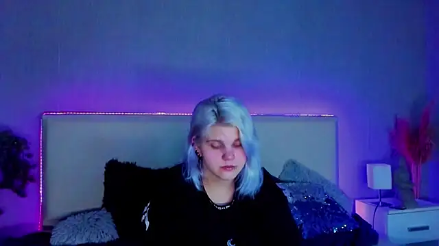 Snapshot of JoannLowe chatting on February 2025 01:25:01 AM JoannLowe online show from February 2025 01:25:01 AM