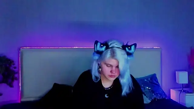 Snapshot of JoannLowe chatting on February 2025 08:36:01 PM JoannLowe online show from February 2025 08:36:01 PM