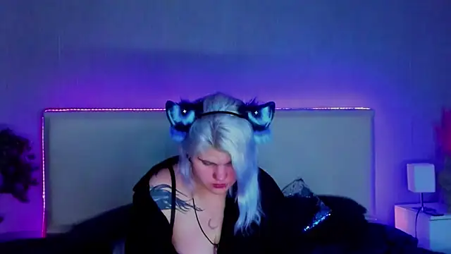 Snapshot of JoannLowe chatting on February 2025 08:10:01 PM JoannLowe online show from February 2025 08:10:01 PM