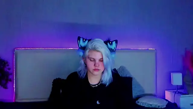 Snapshot of JoannLowe chatting on February 2025 09:20:02 PM JoannLowe online show from February 2025 09:20:02 PM