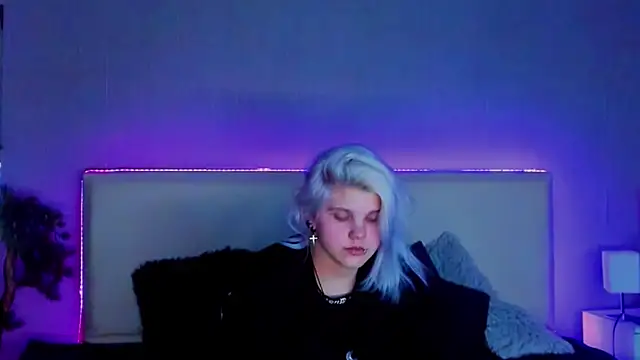 Snapshot of JoannLowe chatting on February 2025 12:38:02 AM JoannLowe online show from February 2025 12:38:02 AM