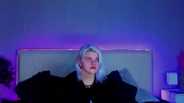 Snapshot of JoannLowe chatting on February 2025 07:54:01 PM JoannLowe online show from February 2025 07:54:01 PM