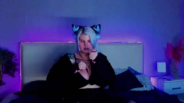 Snapshot of JoannLowe chatting on February 2025 11:46:01 PM JoannLowe online show from February 2025 11:46:01 PM