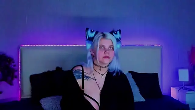 Snapshot of JoannLowe chatting on February 2025 09:16:01 PM JoannLowe online show from February 2025 09:16:01 PM